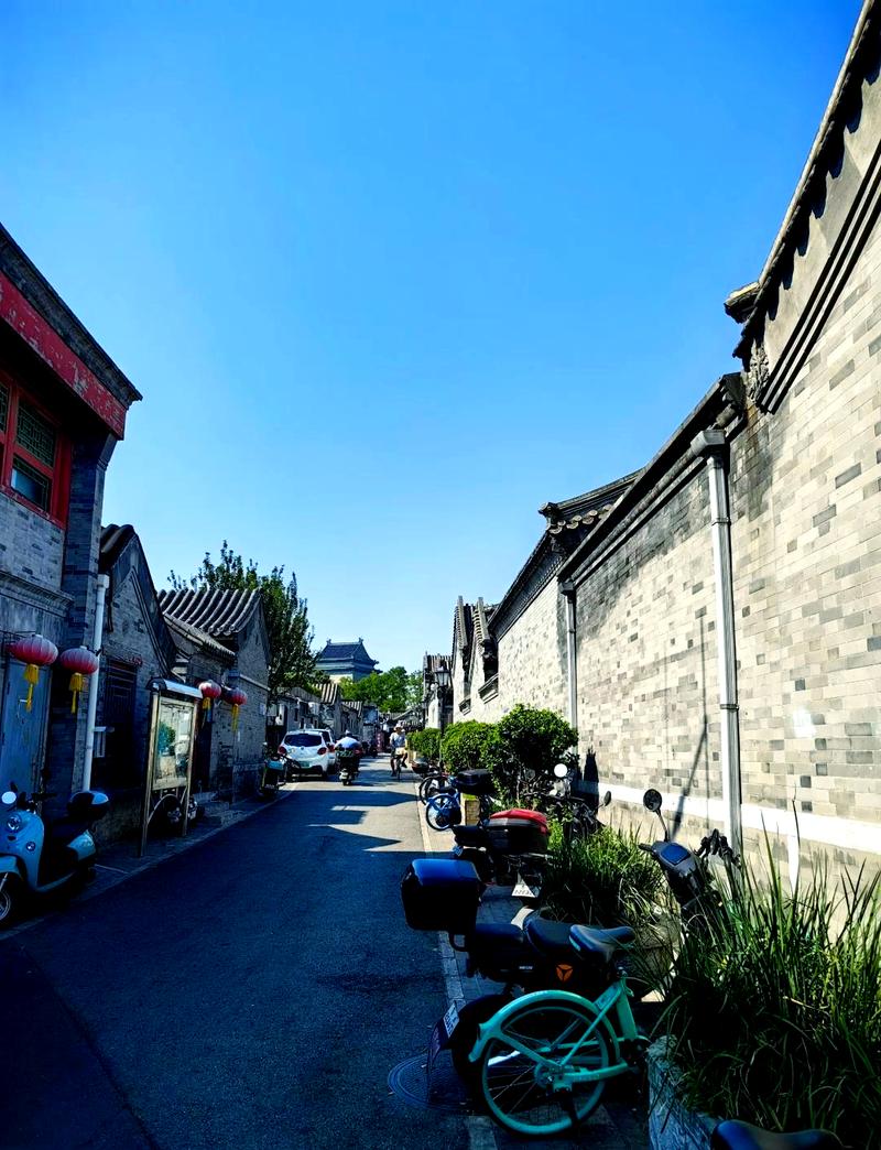 详细阅读:烟袋斜街:京城古韵与现代交融的文化宝藏 烟袋斜街:京城古韵与现代交融的文化宝藏