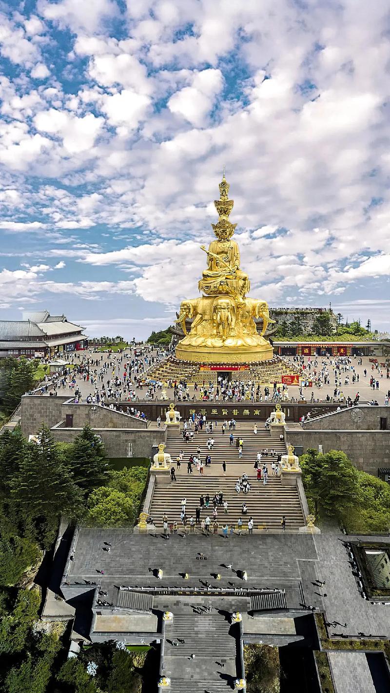 详细阅读:峨眉山金顶祈福:开启心灵的神圣之旅 峨眉山金顶祈福:开启心灵的神圣之旅