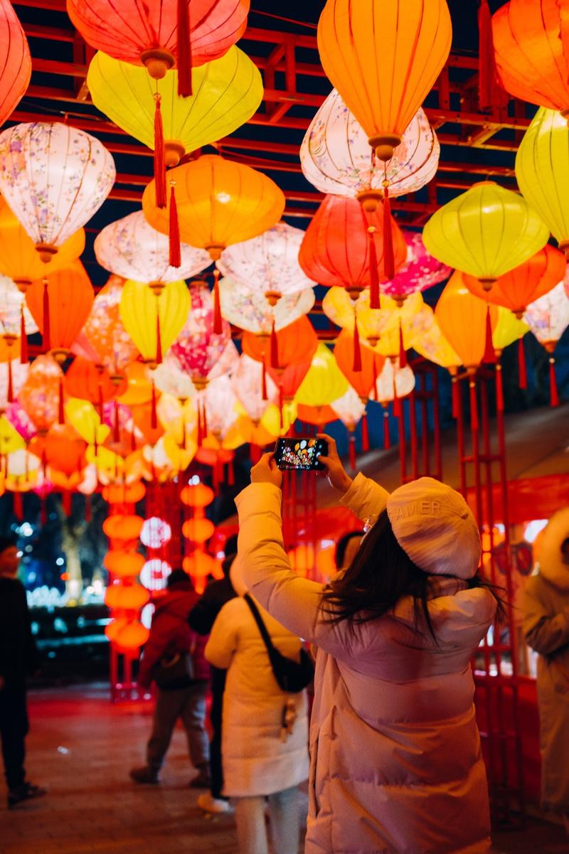 正月十五：元宵佳节，灯火璀璨的欢乐盛宴