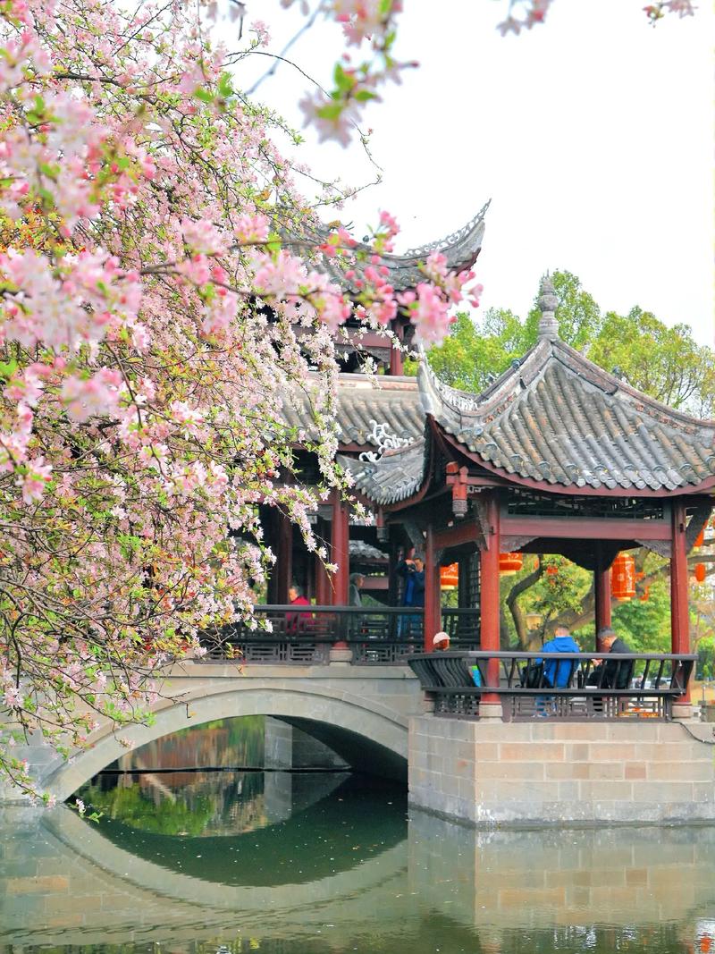 详细阅读:棠湖公园:巴蜀园林中的一颗璀璨明珠 棠湖公园:巴蜀园林中的一颗璀璨明珠