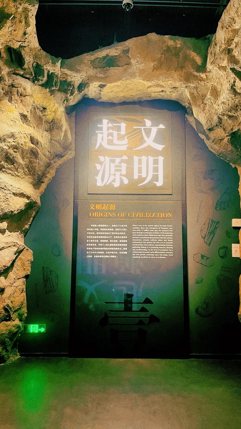 在中国这片历史悠久的土地上，博物馆不仅是收藏历史文物的宝库，更是连接过去与未来的桥梁，它们见证了华夏文明的源远流长，也承载着当代社会对历史文化的敬畏与传承。