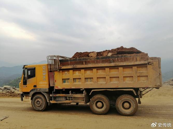 汽车自卸货车：工程建设与物流运输的得力助手