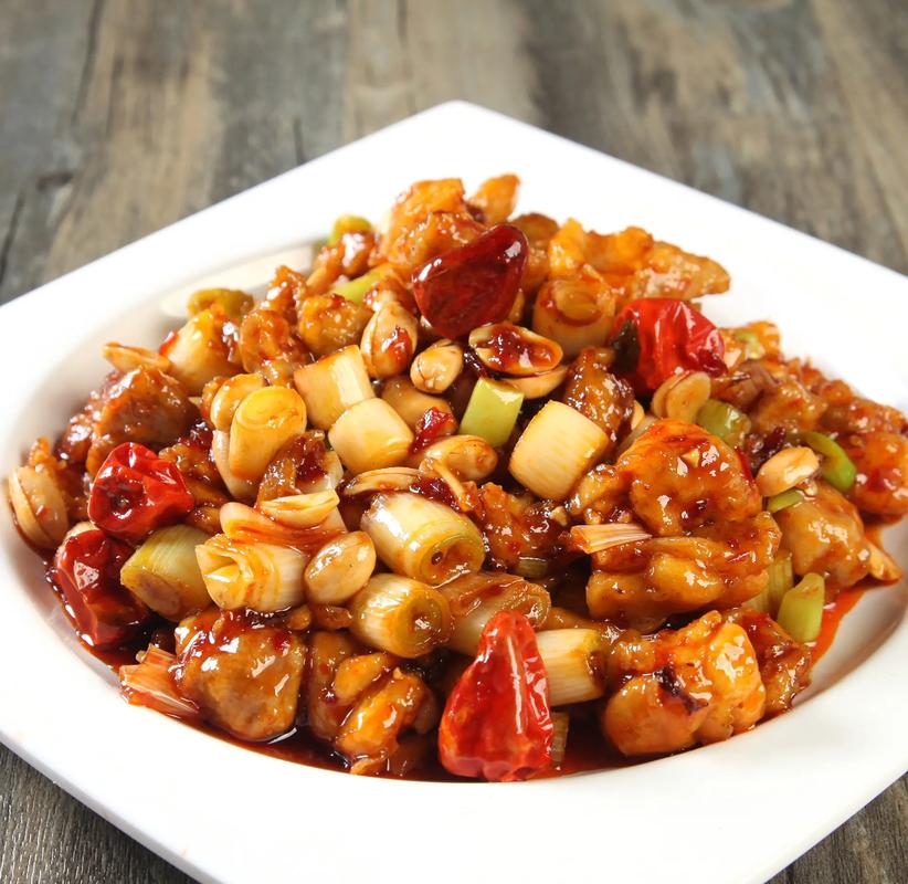 宫保鸡丁：经典川菜的传奇风味与烹饪秘籍