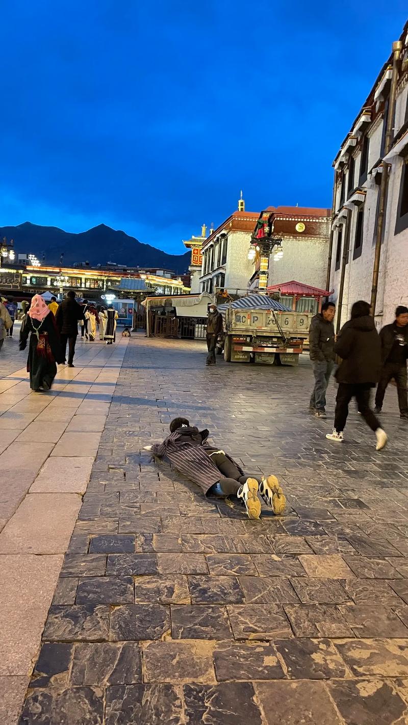 布达拉宫朝拜：一场心灵的净化之旅