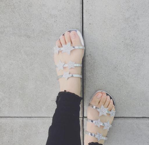 👡夏日风尚指南：超全凉鞋款式大揭秘，解锁你的时尚密码！🌟