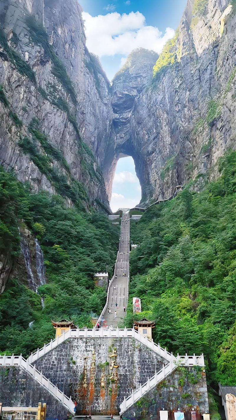 张家界天门山挑战,张家界天门山挑战空中飞人